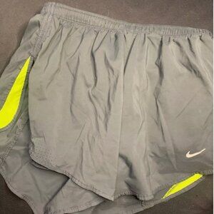 Nike Dri-Fit Shorts Women’s Gray Elastic‎ Waist Drawstring Lined Size M
